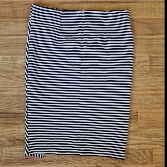 Forever 21 Plus Origami Hem Striped skirt - Picture 3 of 8